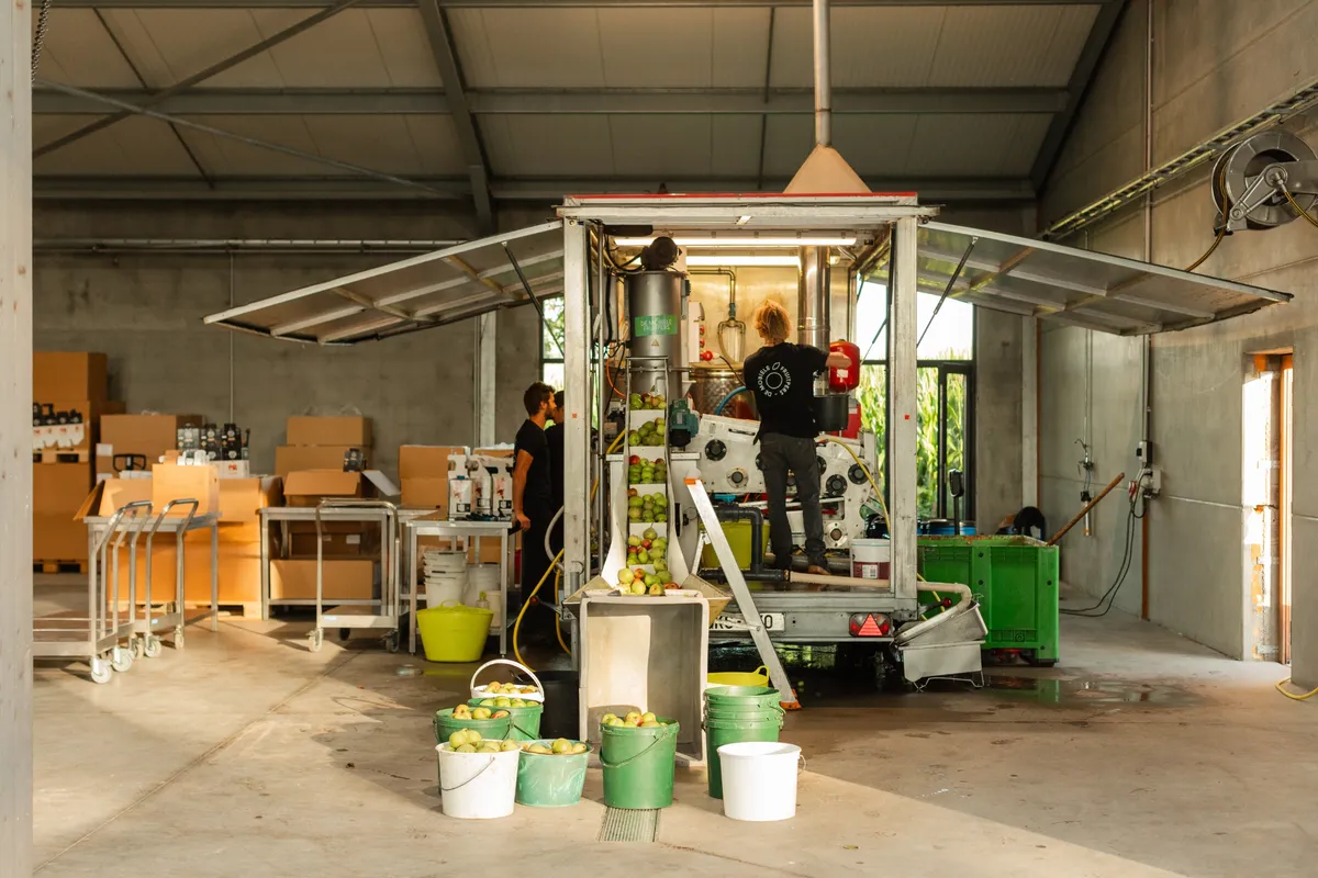 De perswagen van De Mobiele Fruitpers