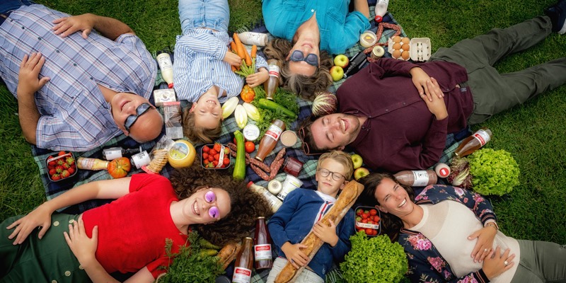 Markt met verse regionale oogst